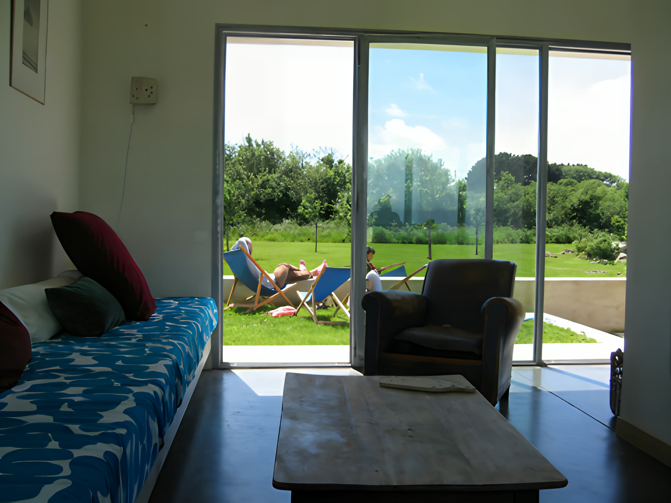 Le séjour ouvert sur le jardin